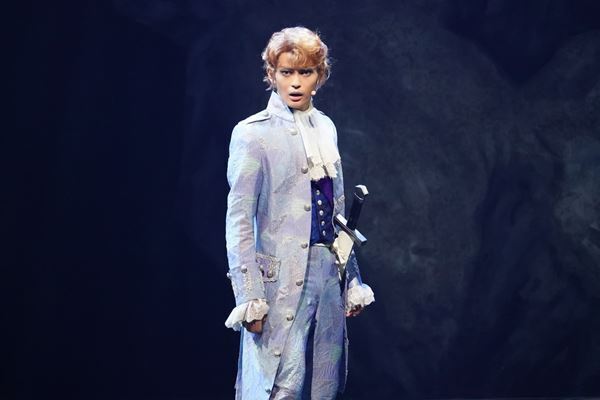 古田新太×天海祐希、舞台『薔薇とサムライ2−海賊女王の帰還−』開幕＆舞台写真到着