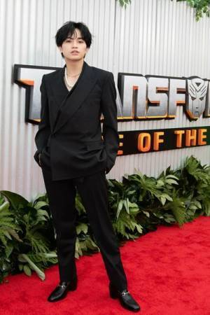 中島健人＆仲里依紗が『トランスフォーマー／ビースト覚醒』NYプレミアに登場　本国キャストとの対面が実現