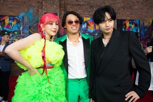 中島健人＆仲里依紗が『トランスフォーマー／ビースト覚醒』NYプレミアに登場　本国キャストとの対面が実現