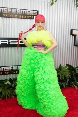 中島健人＆仲里依紗が『トランスフォーマー／ビースト覚醒』NYプレミアに登場　本国キャストとの対面が実現