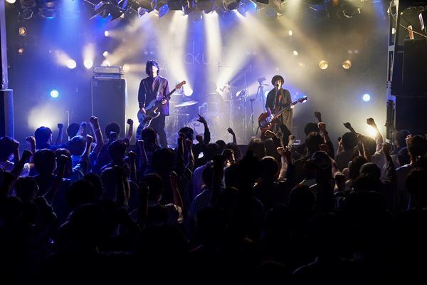 【ライブレポート】“音楽への感謝と支えてくれた人々への信頼を直接伝えること” Hakubiが初のワンマンツアーに込めた強い思い。