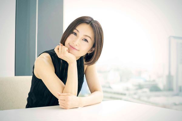 【酒井法子インタビュー】35周年記念ベストアルバムをリリース「どの曲にも思い出があるし、生きてきた軌跡が鮮明な色で記録されている」