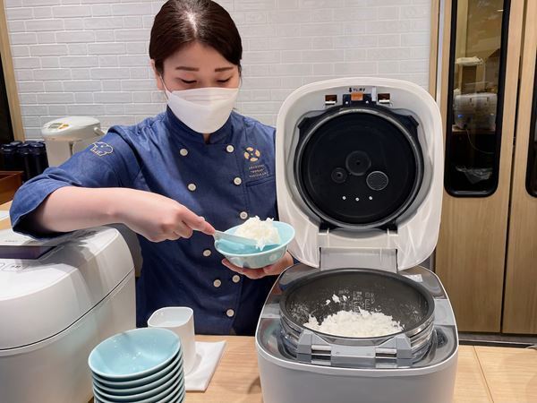 最高の炊飯器で炊くごはんを召し上がれ！　魔法瓶でおなじみの象印が定食屋をオープン