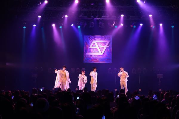 SUPER★DRAGONが遅れて来た“夏”を届ける、FC限定ライブ『For BLUE』振替公演オフィシャルレポート