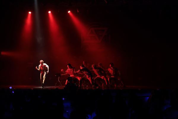 SUPER★DRAGONが遅れて来た“夏”を届ける、FC限定ライブ『For BLUE』振替公演オフィシャルレポート