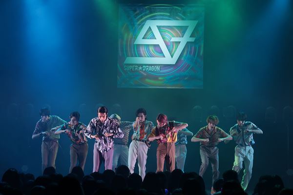 SUPER★DRAGONが遅れて来た“夏”を届ける、FC限定ライブ『For BLUE』振替公演オフィシャルレポート