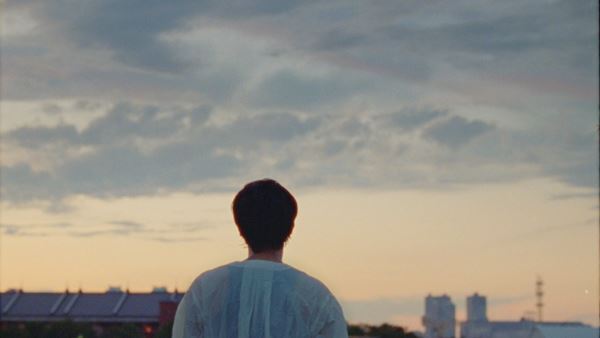 森山直太朗がずぶ濡れになりながら熱唱、ドラマ『家庭教師のトラコ』主題歌MVに中村蒼も出演