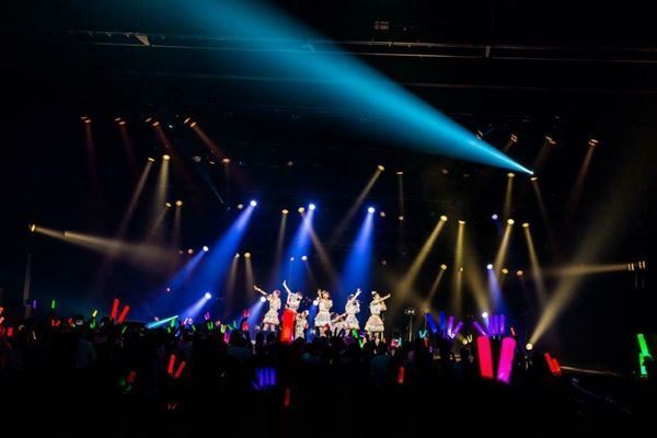 TEAM SHACHI 、FRUITS ZIPPERらが競演。アイドルフェス『Lucky Cats Festival』ライブレポート後編