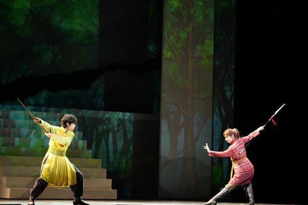 原作へのリスペクトを込めて表現。明日海りお、梅田彩佳ら音楽劇『精霊の守り人』上演中