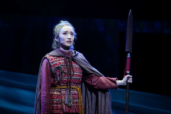 原作へのリスペクトを込めて表現。明日海りお、梅田彩佳ら音楽劇『精霊の守り人』上演中