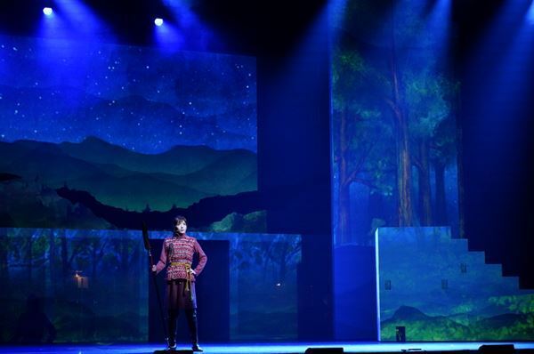 原作へのリスペクトを込めて表現。明日海りお、梅田彩佳ら音楽劇『精霊の守り人』上演中