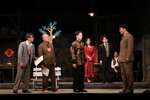 【レポート】高橋和也、千葉哲也らキャスト8名が好演　こまつ座『連鎖街のひとびと』