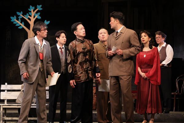 【レポート】高橋和也、千葉哲也らキャスト8名が好演　こまつ座『連鎖街のひとびと』