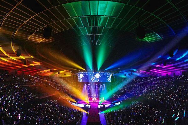 L’Arc～en～Ciel、想い出の街・大阪から結成30周年ツアースタート