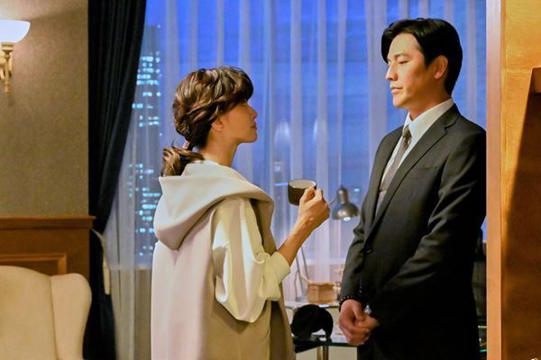 内田有紀、要潤が演じるクセモノに注目！　豪華キャストが躍動する『連続ドラマW フィクサー』第4話、本日放送・配信