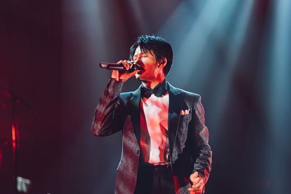 「この宝を抱きしめて精進していきます」MORISAKI WIN 初のワンマンライブツアー完走――『MORISAKI WIN -Dancing Charter Flight』ライブレポート