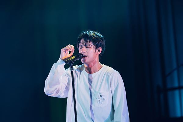 「この宝を抱きしめて精進していきます」MORISAKI WIN 初のワンマンライブツアー完走――『MORISAKI WIN -Dancing Charter Flight』ライブレポート