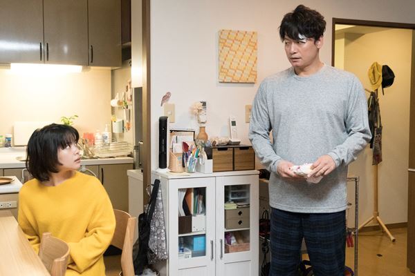 香取慎吾vs岸井ゆきの、夫婦バトルのゴング鳴る　『犬も食わねどチャーリーは笑う』新本編映像公開