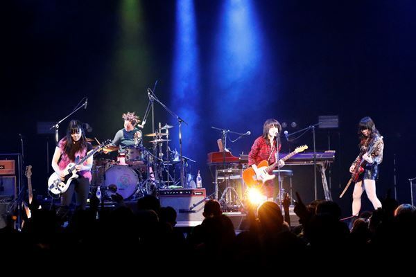 岸谷香感謝祭に根本要、和田唱がゲスト出演！　サプライズが溢れたスペシャルな一夜をレポート！