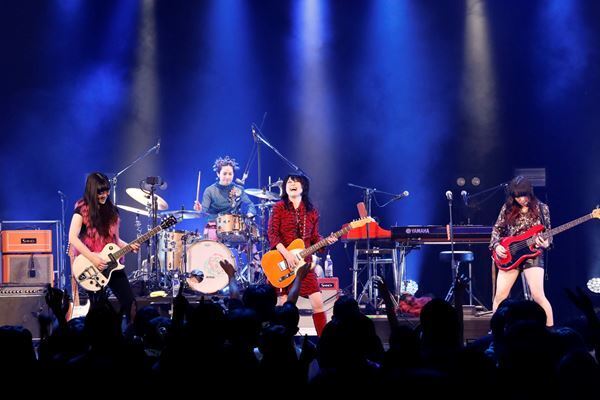 岸谷香感謝祭に根本要、和田唱がゲスト出演！　サプライズが溢れたスペシャルな一夜をレポート！