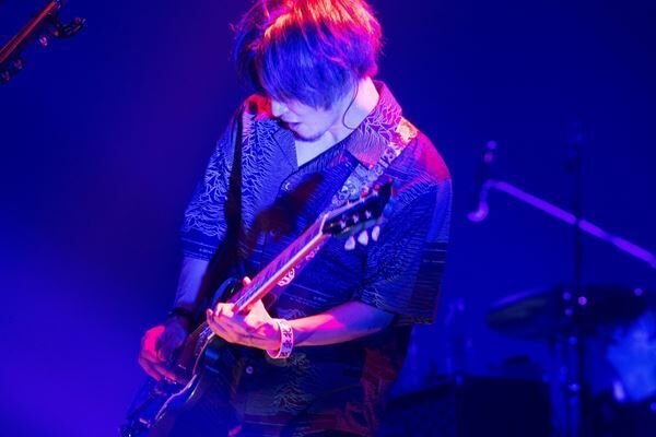 MONOEYES、待望の有観客開催となった『Between the Black and Gray Tour 2021』武道館公演レポート
