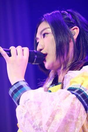 エビ中小林歌穂が7回目の生誕ソロライブ開催、ポルノグラフィティのカバーやウクレレ弾き語りも初披露