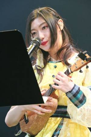 エビ中小林歌穂が7回目の生誕ソロライブ開催、ポルノグラフィティのカバーやウクレレ弾き語りも初披露
