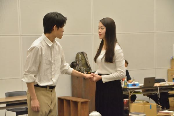 「ごんぎつね」で知られる児童文学作家・新美南吉の最期を描いた戯曲が7年ぶりに上演