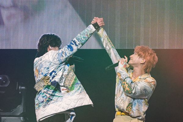 BUDDiiSがクリスマス感満載のワンマンライブを開催「幸せを持って帰ってください」