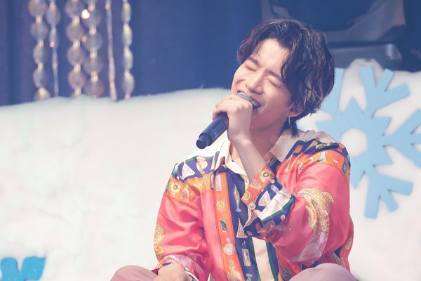 BUDDiiSがクリスマス感満載のワンマンライブを開催「幸せを持って帰ってください」