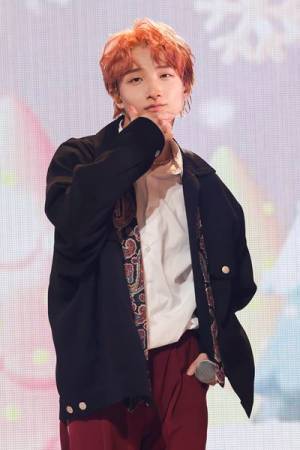 BUDDiiSがクリスマス感満載のワンマンライブを開催「幸せを持って帰ってください」