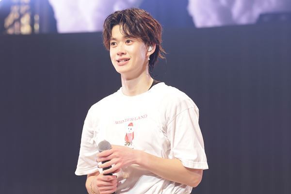 BUDDiiSがクリスマス感満載のワンマンライブを開催「幸せを持って帰ってください」