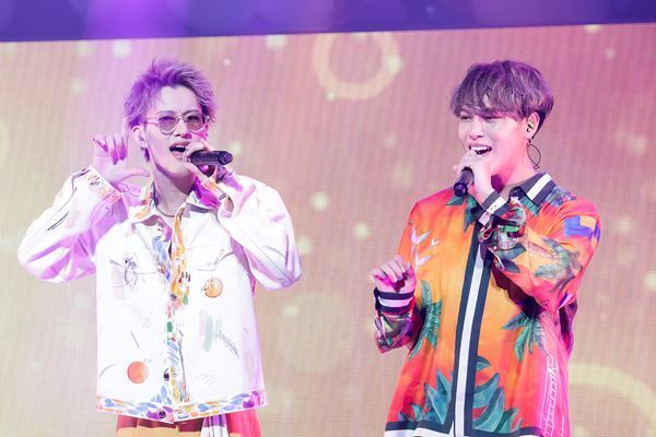 BUDDiiSがクリスマス感満載のワンマンライブを開催「幸せを持って帰ってください」