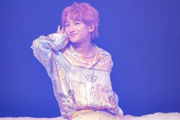 BUDDiiSがクリスマス感満載のワンマンライブを開催「幸せを持って帰ってください」