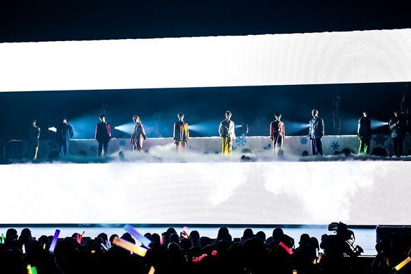 BUDDiiSがクリスマス感満載のワンマンライブを開催「幸せを持って帰ってください」