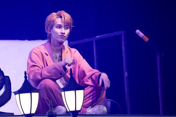 BUDDiiSがクリスマス感満載のワンマンライブを開催「幸せを持って帰ってください」