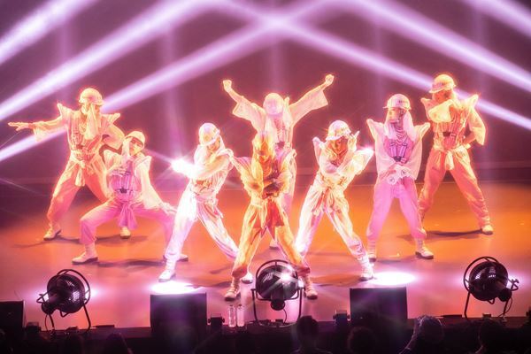 東京ゲゲゲイ歌劇団の最新公演『破壊ロマンス』PARCO劇場で開幕