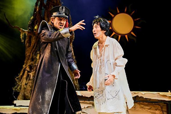 岡本健一「何も考えず、気楽に劇場に来ていただけたら」 成河との二人芝居『建築家とアッシリア皇帝』開幕