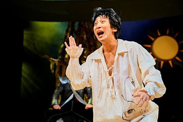 岡本健一「何も考えず、気楽に劇場に来ていただけたら」 成河との二人芝居『建築家とアッシリア皇帝』開幕