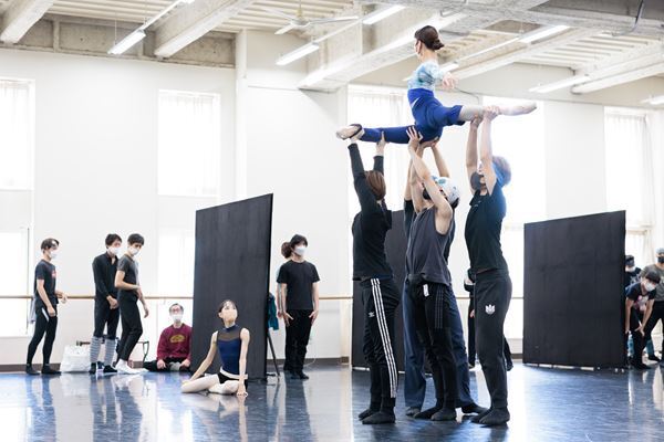 東京バレエ団「かぐや姫」第2幕公開リハーサル＆振付家・金森穣 取材会レポート