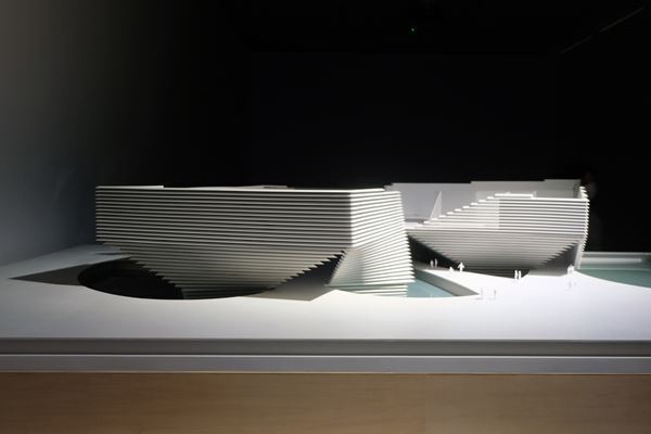 新しい公共建築に必要なのは「ネコの視点」だった！？　東京国立近代美術館『隈研吾展』をレポート！