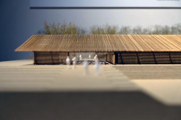 新しい公共建築に必要なのは「ネコの視点」だった！？　東京国立近代美術館『隈研吾展』をレポート！