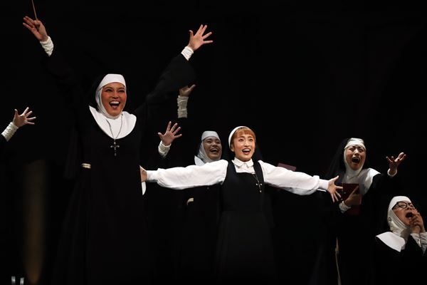 【観劇レポート】異なる文化を持つ者同士が“歌”で繋がる感動を ミュージカル『天使にラブ・ソングを～シスター・アクト～』