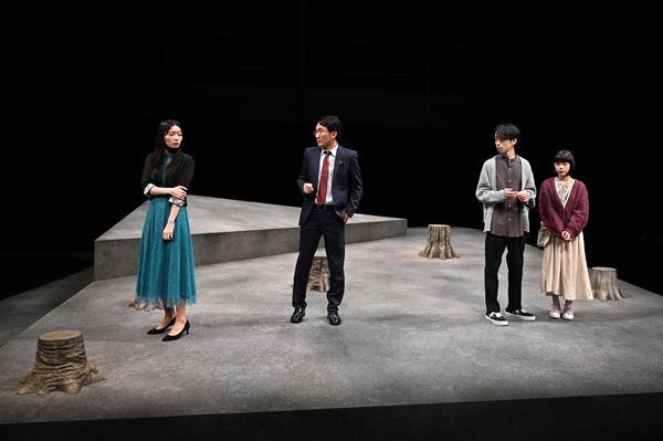 KAAT×城山羊の会『温暖化の秋 -hot autumn-』舞台写真＆山内ケンジのコメントが到着