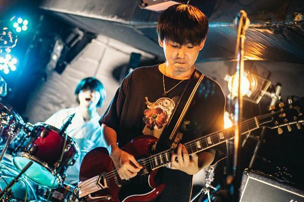 【ライブレポート】『Grasshopper vol.4』MOCKEN×かたこと×ハローモンテスキュー、音楽の力で一体となったフロアが体験した素敵な夜