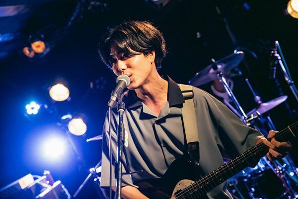 【ライブレポート】『Grasshopper vol.4』MOCKEN×かたこと×ハローモンテスキュー、音楽の力で一体となったフロアが体験した素敵な夜