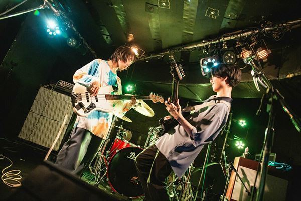 【ライブレポート】『Grasshopper vol.4』MOCKEN×かたこと×ハローモンテスキュー、音楽の力で一体となったフロアが体験した素敵な夜