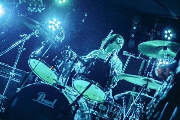 【ライブレポート】『Grasshopper vol.4』MOCKEN×かたこと×ハローモンテスキュー、音楽の力で一体となったフロアが体験した素敵な夜