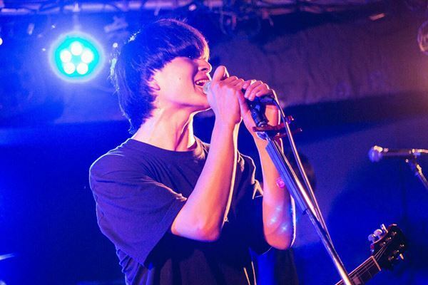 【ライブレポート】『Grasshopper vol.4』MOCKEN×かたこと×ハローモンテスキュー、音楽の力で一体となったフロアが体験した素敵な夜