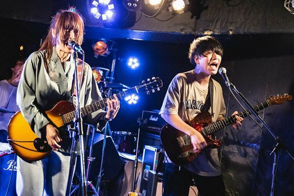 【ライブレポート】『Grasshopper vol.4』MOCKEN×かたこと×ハローモンテスキュー、音楽の力で一体となったフロアが体験した素敵な夜